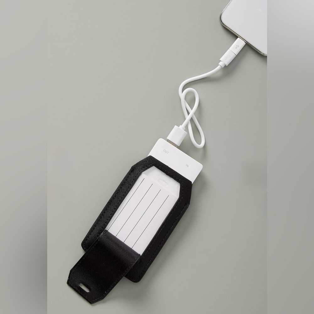 CALPAK Black Charging Luggage Tag - Picture 2 of 9